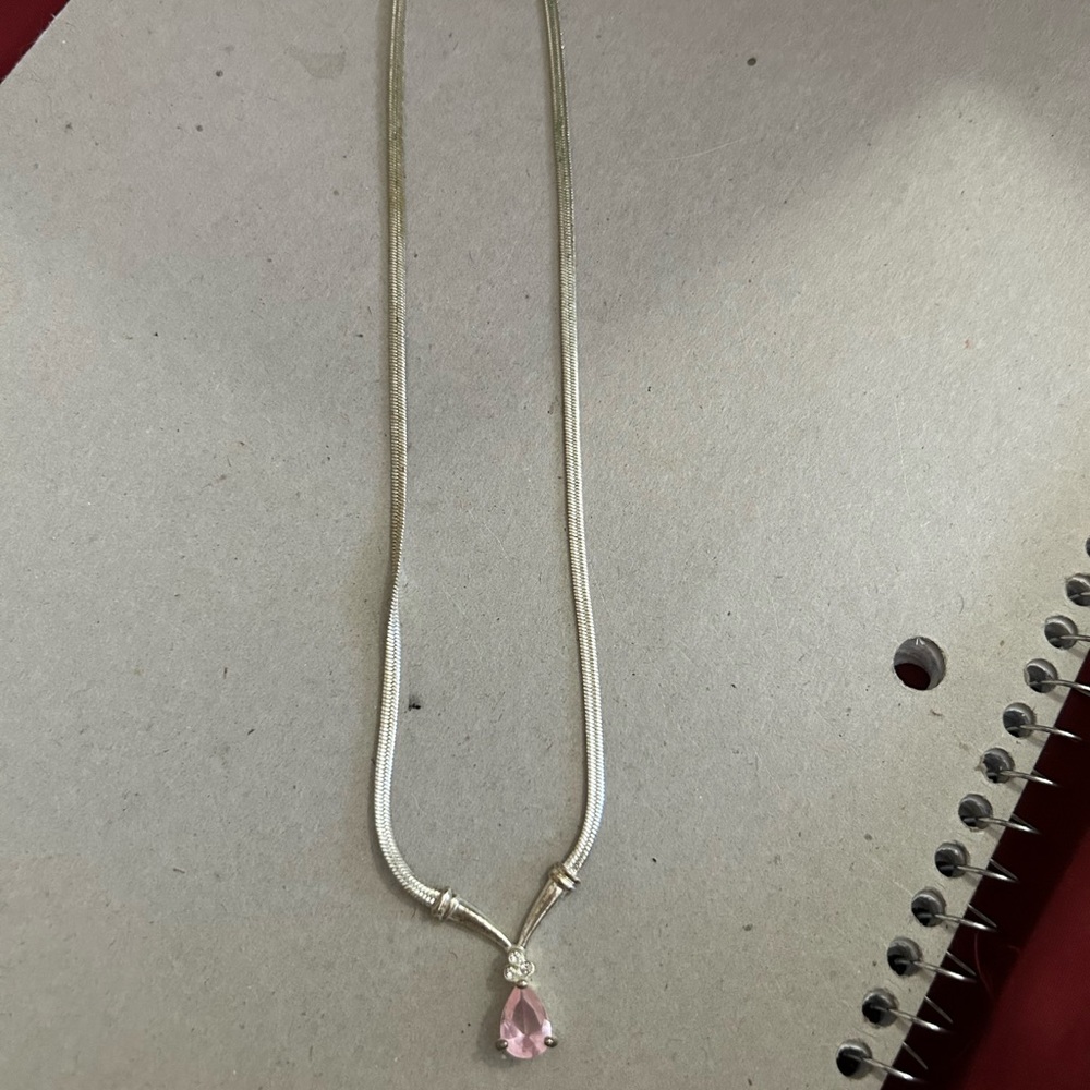 Women’s vintage Avon PINK & CLEAR RHINESTONE V Drop with Snake Chain NECKLACE